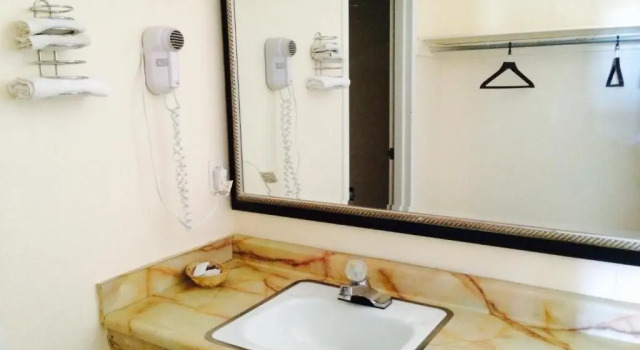 Трёхместный номер Standard Regal Inn Las Vegas New Mexico