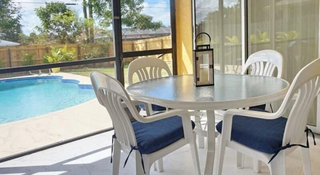 Коттедж Luxury с 3 комнатами с красивым видом из окна NP97TH 730 3 Bedroom Holiday Home by Marco Naples Vacation Homes