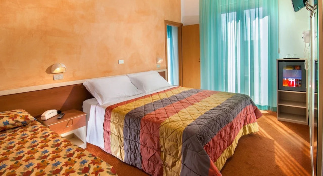 Трёхместный номер Standard с балконом Hotel St. Moritz