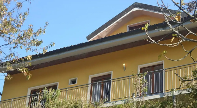 Modern Poolside Home in Pescia, Забронировать Отель Отели в центре Пеши, в центре