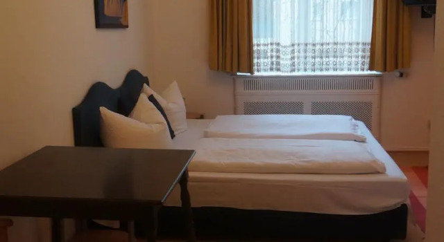 Pension Gudrun, Prenota Hotel Charlottenburg-Wilmersdorf Berlino, vicino a C. Bechstein Centrum Berlin
