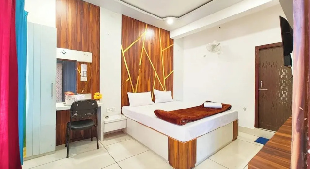Vista Hotel Naini Lake View Nainital, Rezervovat Hotel Nainital Uttarakhand
