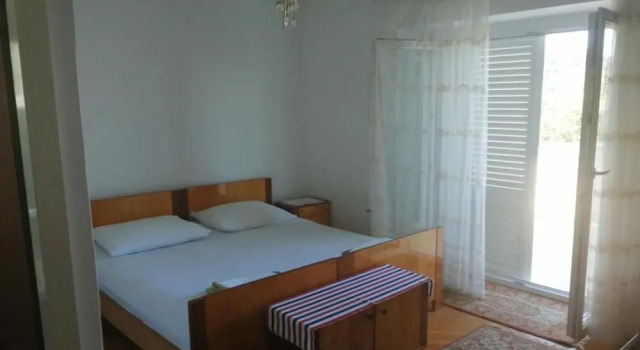 Irena - 100 m From sea - A1, Prenota Hotel Arbe 