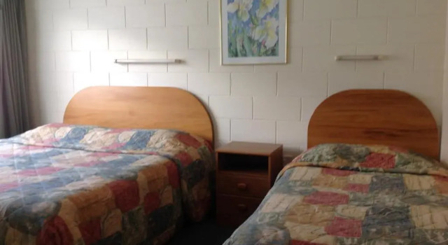 Breeze Motels, Забронировать Мотель Отели региона Уэст-Кост с парковкой, Парковка