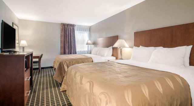 Четырёхместный номер Standard Sleep Inn & Suites Madison West
