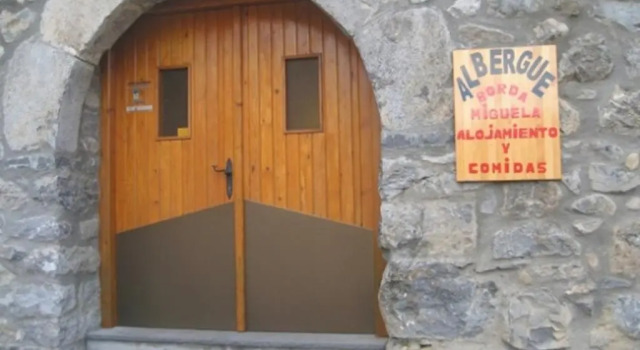 Albergue Borda Miguela, Book Hotel Hotels in Aragon with Parking, Parking