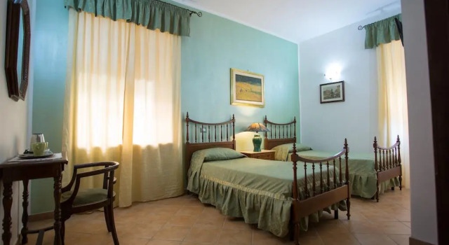 Casa Lollobrigida, Забронировать Отель Чампино Кастелли Романи, рядом с Железнодорожная станция Чампино