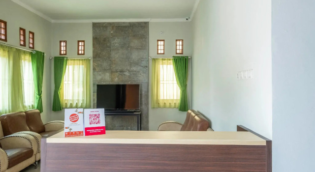 OYO 2072 Wisma Teratai, Book Hotel North Cirebon West Java