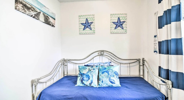 On-site Beach Access: Walkable Gulf Coast Retreat
