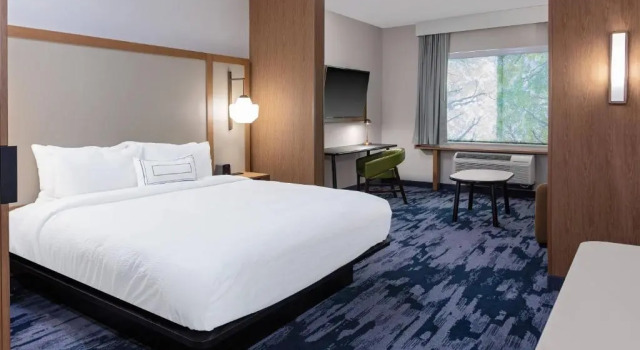 Четырёхместный люкс Fairfield Inn & Suites by Marriott Queensbury Glens Falls/Lake George