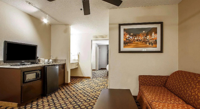 Четырёхместный люкс La Quinta Inn & Suites by Wyndham Memphis I-240