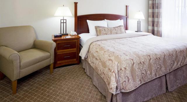 Двухместный люкс c 1 комнатой Staybridge Suites Cranbury - South Brunswick by IHG