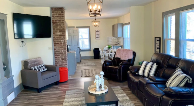 Коттедж Classic The Trotter Manor - With Private Yard & Parking, Near Falls & Casino by Niagara Hospital