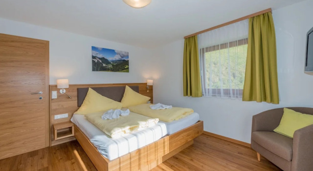 Номер Comfort с 2 комнатами с балконом и с видом на горы Pension Bergbauernhof Irxner