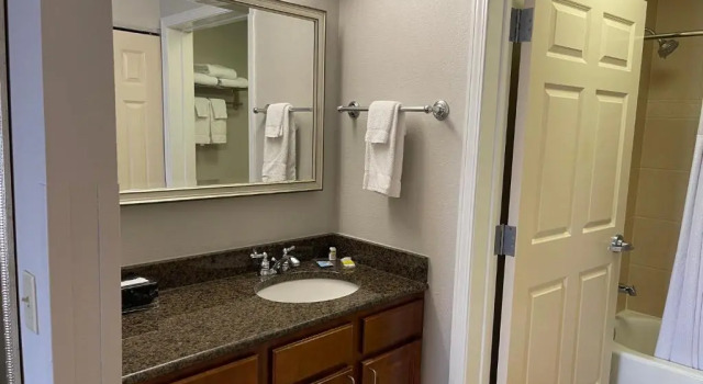 Люкс c 1 комнатой Staybridge Suites Milwaukee West-Oconomowoc by IHG