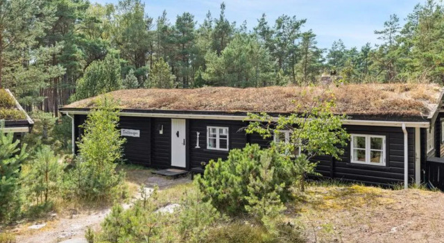 "Solfred" - 200m from the sea in Bornholm, Prenota Hotel Hotel a Neksø con parcheggio, Parcheggio