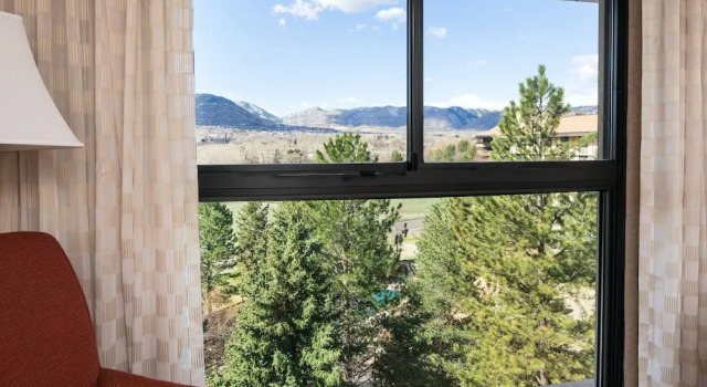 Standard Neljän hengen huone vuoristomaisema Denver Marriott West