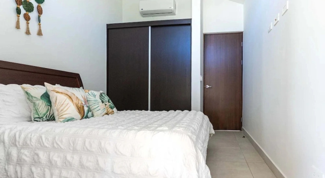 Private Pool & Tropical Style, Minutes From the Beach, Забронировать Отель Отели в центре Хако, в центре, Парковка