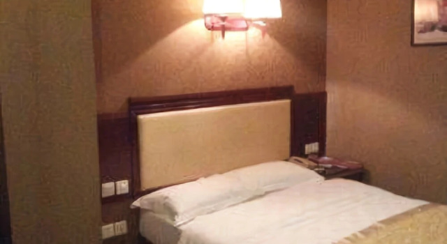 宜宾戎州大厦宾馆, Boek Hotel Yibin Sichuan