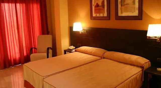 Hotel Cáceres Golf, Book Hotel Hotels in Extremadura with a Pool, Swimming Pool