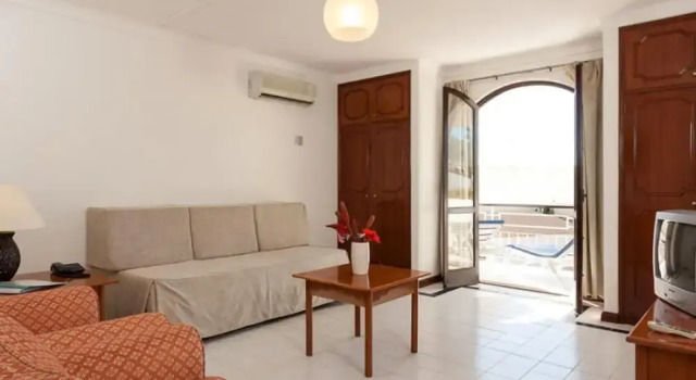 Fantastic Apartments 1 Bedroom, Забронировать Апартаменты/квартира Апартаменты Ольюш-ди-Агуа, рядом с Пляж Ольюш-ди-Агуа, Апартаменты/квартира