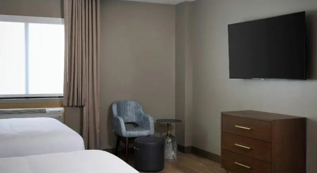 Четырёхместный люкс c 1 комнатой Four Points by Sheraton Englewood Centennial Airport