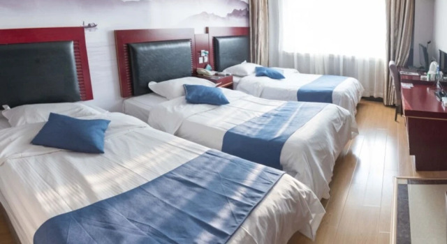 Трёхместный номер Standard GreenTree Inn Tianjin Hebei District Beining Park Hotel