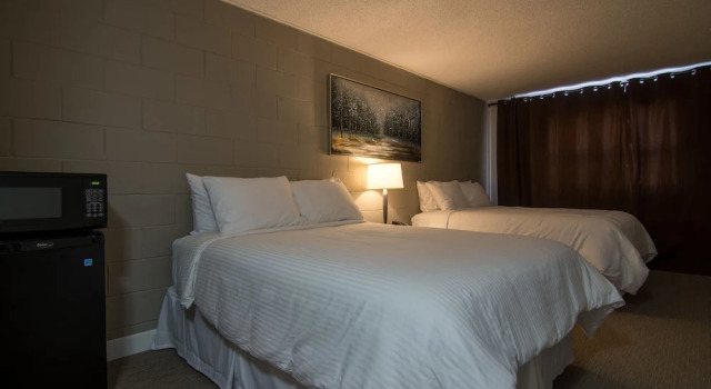 Четырёхместный номер Standard Northwood Plaza Hotel