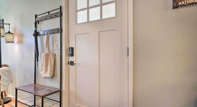Chic Grants Pass Tiny Home ~ Half-mi to Dtwn!, Buchen Sie Ferienwohnung Grants Pass Applegate Valley