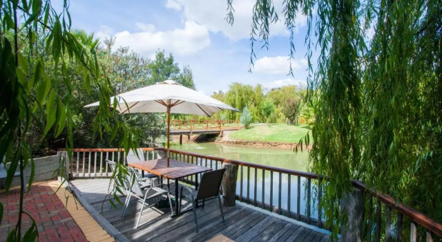 Вилла с 2 комнатами с видом на озеро Perricoota Vines Retreat