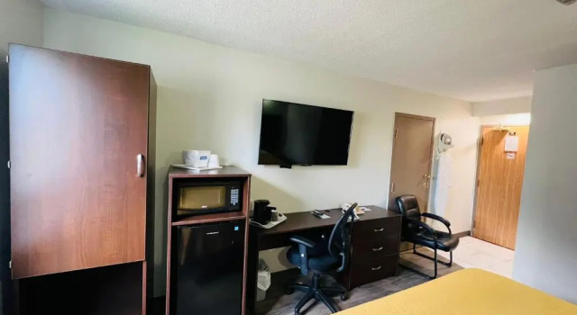 Номер Standard Spark by Hilton Brockville