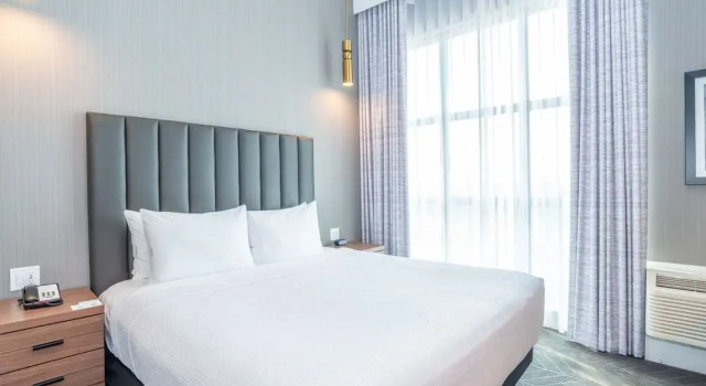 Двухместный люкс Standard Sandman Signature Sherwood Park Hotel