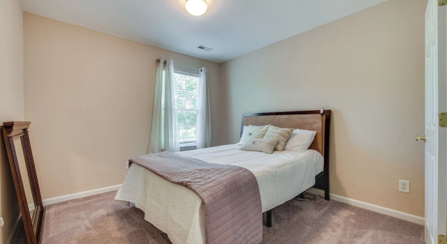 Charlotte Townhome w/ Deck: 18 Mi to Downtown!