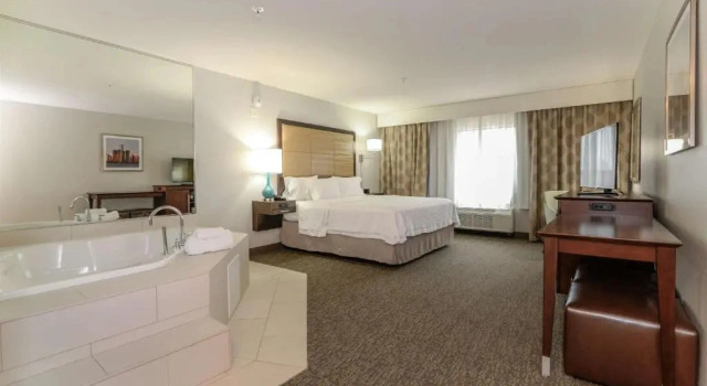 Шестиместный люкс Hampton Inn Brighton Mi