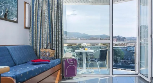 Четырёхместные апартаменты c 1 комнатой с балконом Apartaments Blau by Marsol