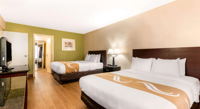 Четырёхместный номер Standard Quality Inn & Suites Orlando Airport