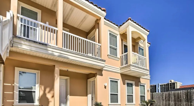 Апартаменты Texas Condo w/ Outdoor Pools - Walk to Beach!