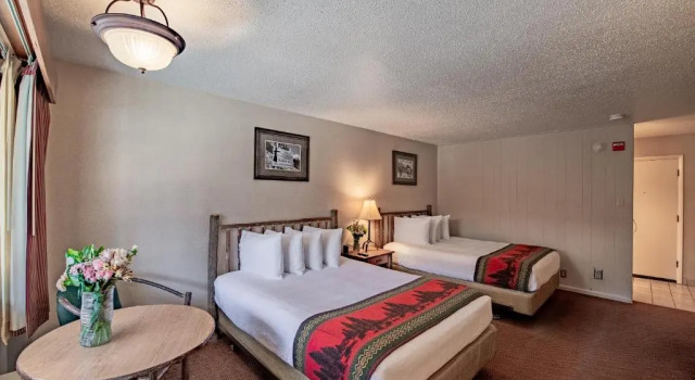 Четырёхместный номер Standard Antler Inn