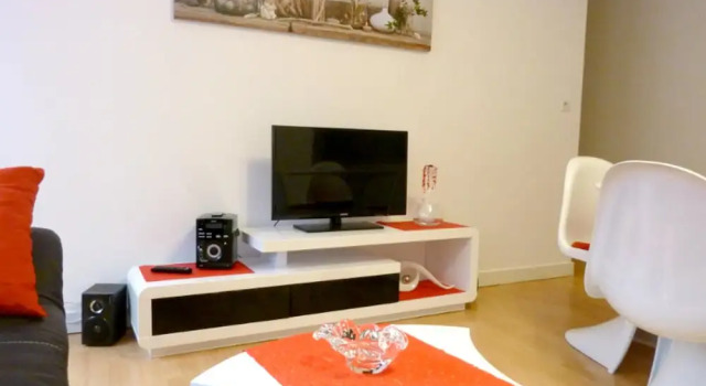 Apartment With one Bedroom in Erquy, With Wonderful City View - 200 m, Rezerwuj Apartament Hotele w Erquy z parkingiem, Parking
