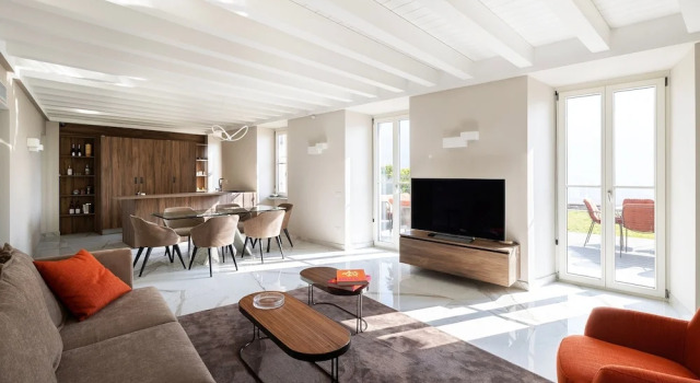 Lakeside Luxury Apartment in Lake Como, Book Apartment Hotels in Como with a Pool, Swimming Pool