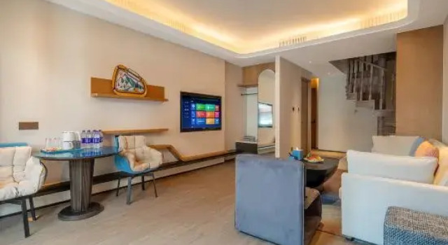 Двухместный люкс Comfort с 2 комнатами с балконом Zhangjiakou Fulong Fengling Yuegu Fanwoods Hotel