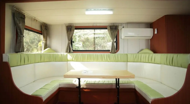 Pamping Jeju Caravan, Забронировать Отель Отели Согвипхо с парковкой, Парковка