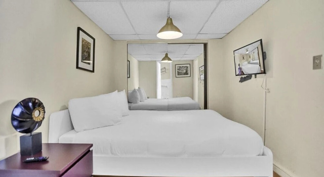 Lovely 2br/1bath, Hallandale Beach, Outdoor Pool & Free Parking!, Rezerwuj Apartament Hotele w Panhandle Florida z parkingiem, Parking