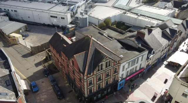Gorgeous, Comfortable Apartment on the High Street
