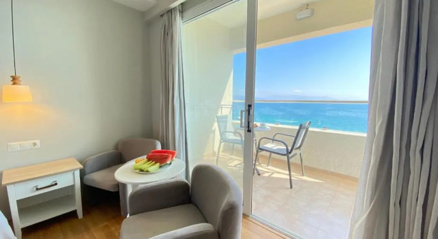 Deniz manzaralı Süper üç kişilik oda Elea Beach Hotel