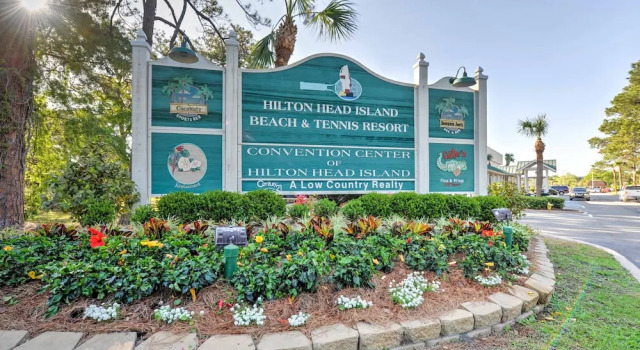 Resort Condo: Pools, Gym, Bar & Beach Access!