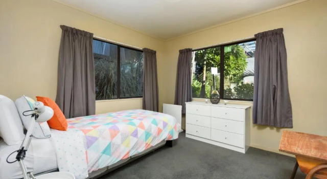 Коттедж Convenient Family Bach with easy access to Blake Park the beach and downtown