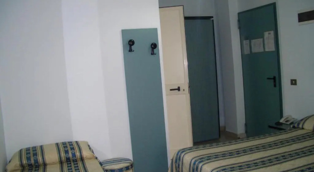 Четырёхместный номер Standard King Hotel