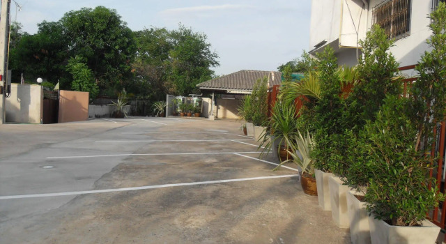 Mplace Korat, Varaa Hotelli Hotellit North-Eastern Thailand pysäköinnillä, Pysäköinti