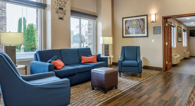 Comfort Inn & Suites Dimondale, Book Hotel Hoteller i Lansing med parkering, Parkering